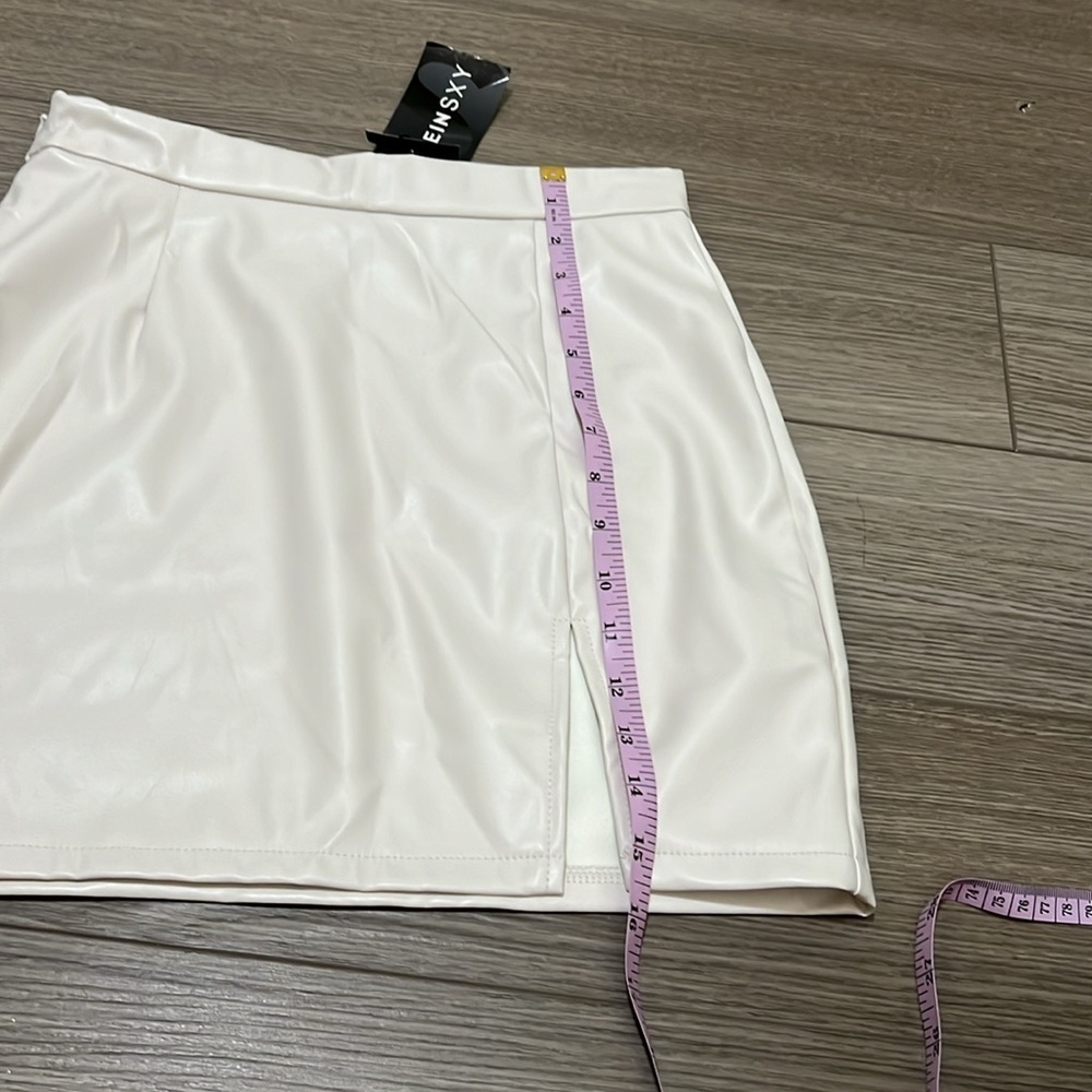 White skirt - Picture 5 of 6